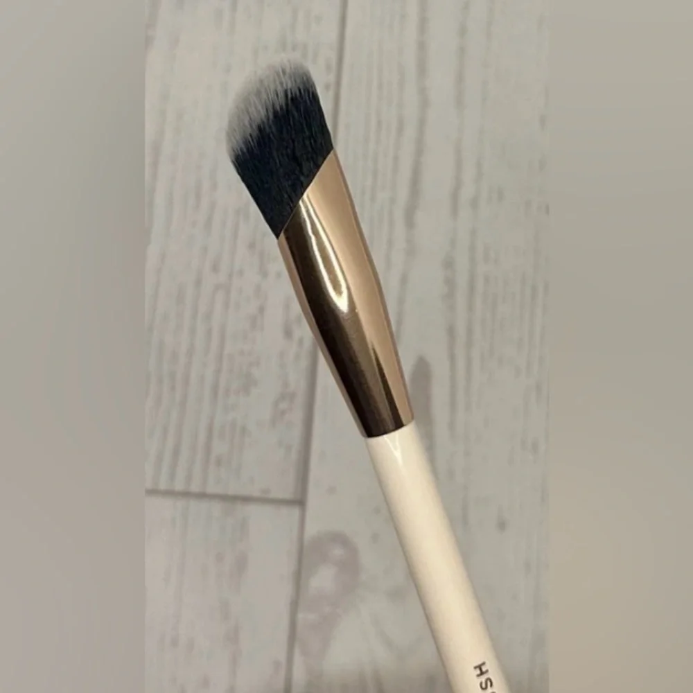 Mally Beauty Makeup Brush with Gold and Cream Handle